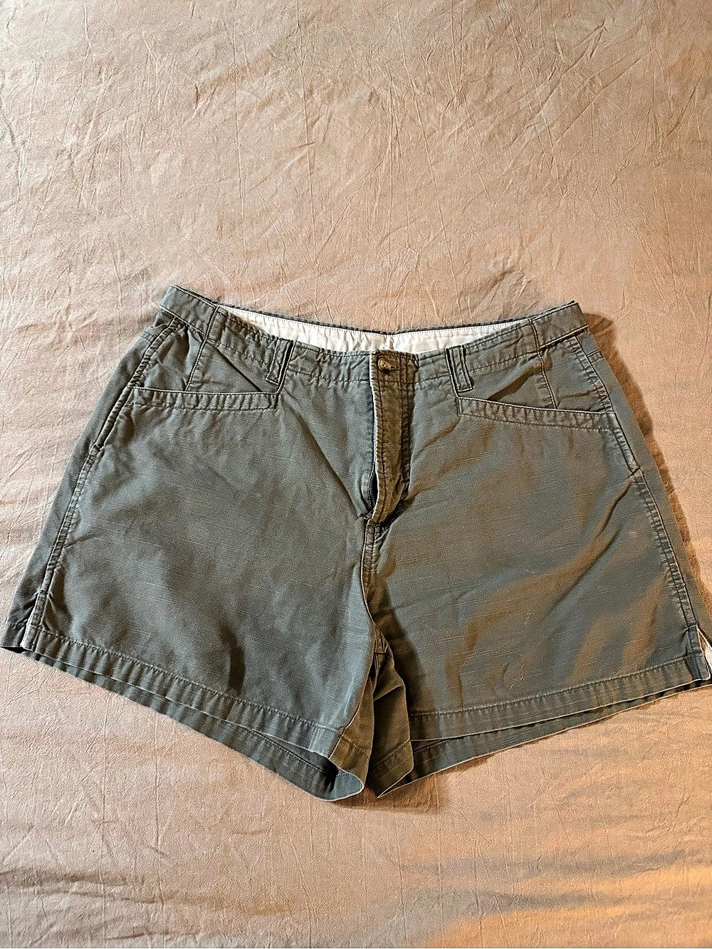 Columbia Women's Cargo Shorts in Green Size 12